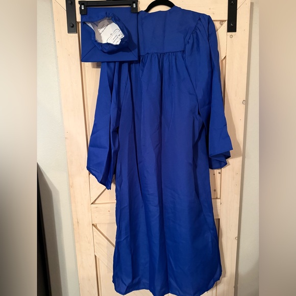Royal Blue Graduation Gown and Hat Size 5’9” to 5’11” - Picture 5 of 5